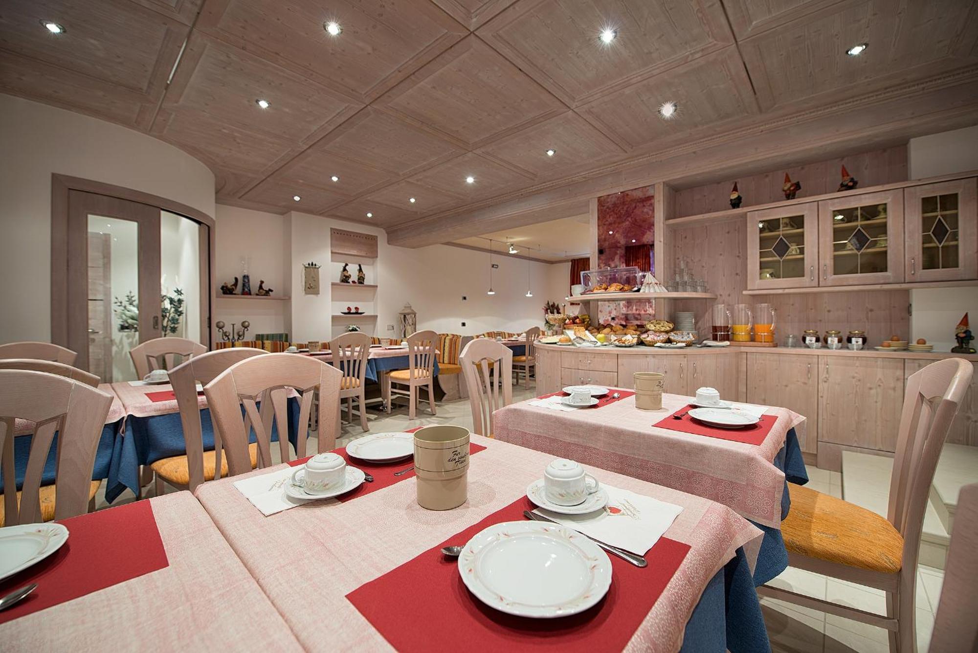 Garni Oasi Hotell Livigno Exteriör bild