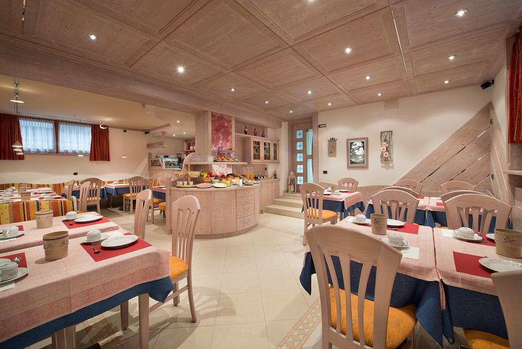 Garni Oasi Hotell Livigno Exteriör bild