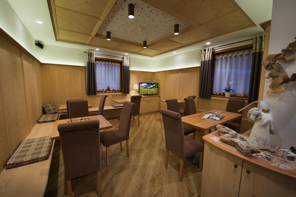 Garni Oasi Hotell Livigno Exteriör bild