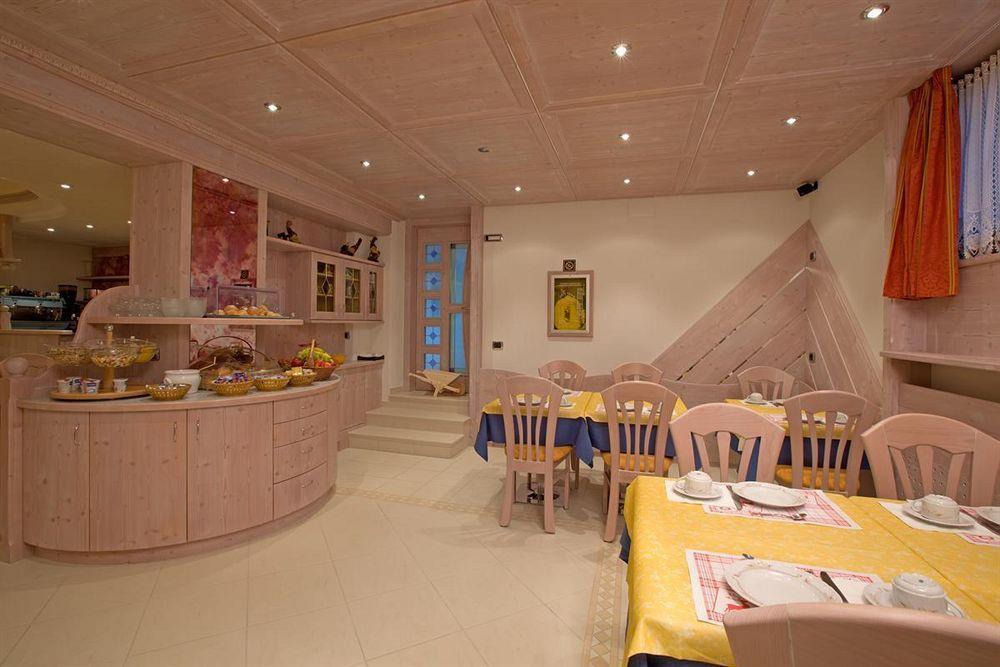 Garni Oasi Hotell Livigno Exteriör bild