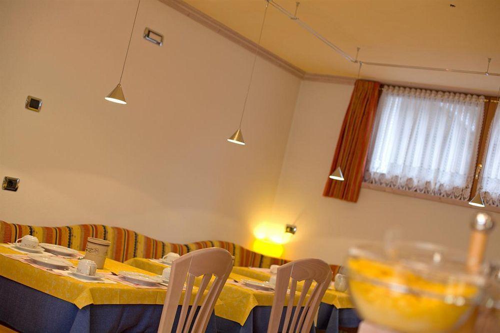 Garni Oasi Hotell Livigno Exteriör bild