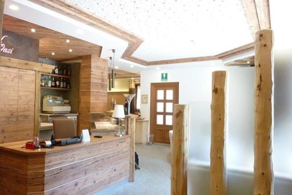 Garni Oasi Hotell Livigno Exteriör bild